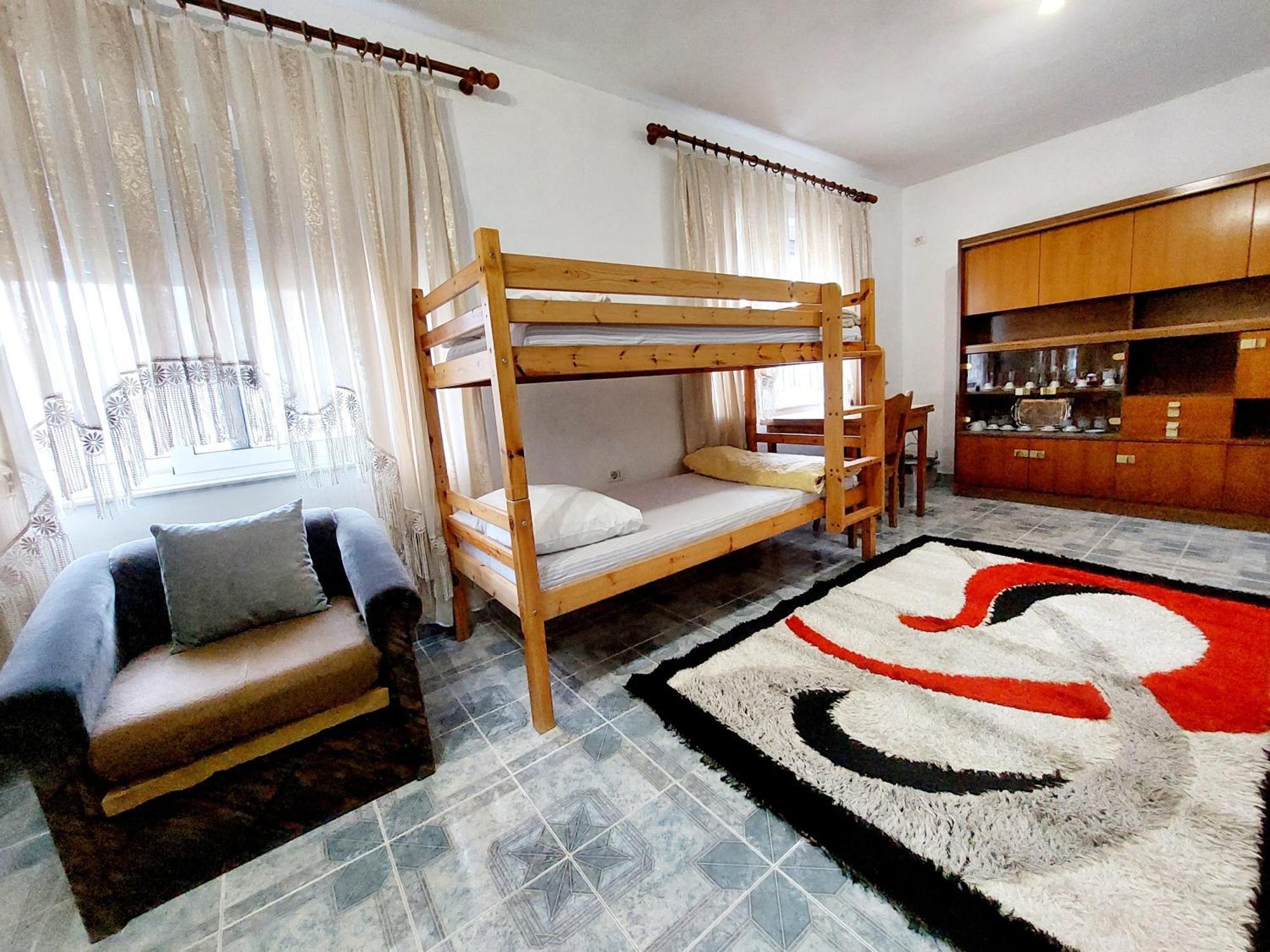 Hostel Friendship Dorms *